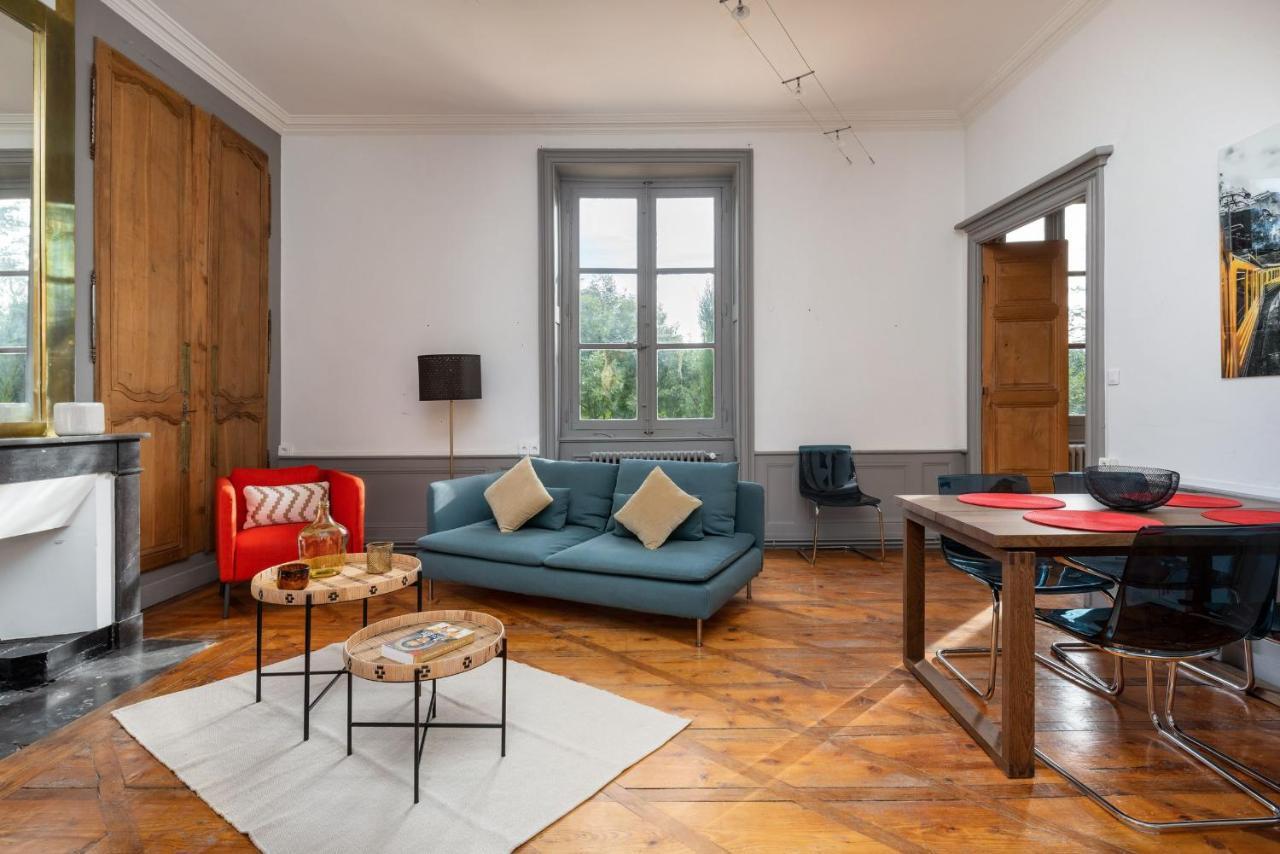 Appartements Au Chateau Ars Ars-sur-Formans Exterior photo