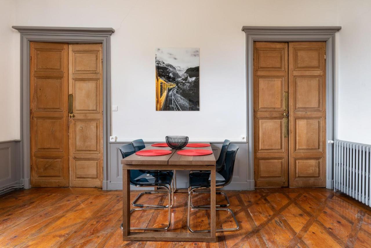 Appartements Au Chateau Ars Ars-sur-Formans Exterior photo