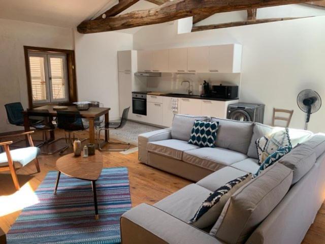 Appartements Au Chateau Ars Ars-sur-Formans Exterior photo