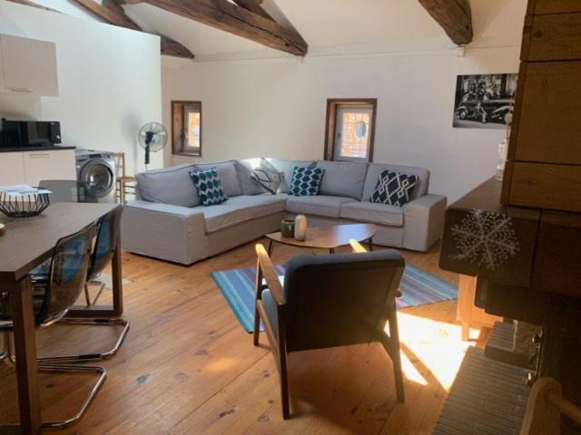Appartements Au Chateau Ars Ars-sur-Formans Exterior photo